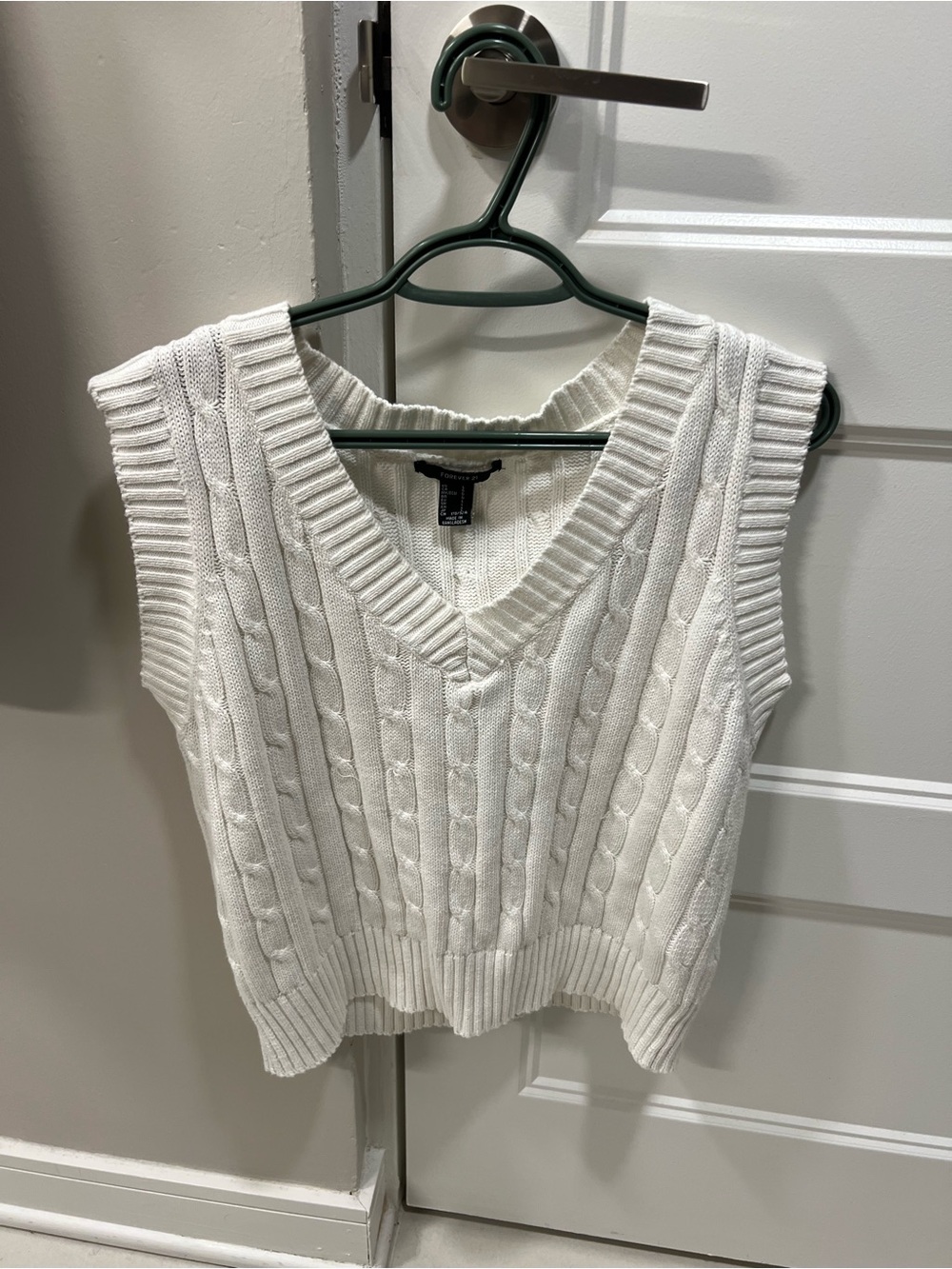 Cable-Knit V-Neck Sweater Vest - White